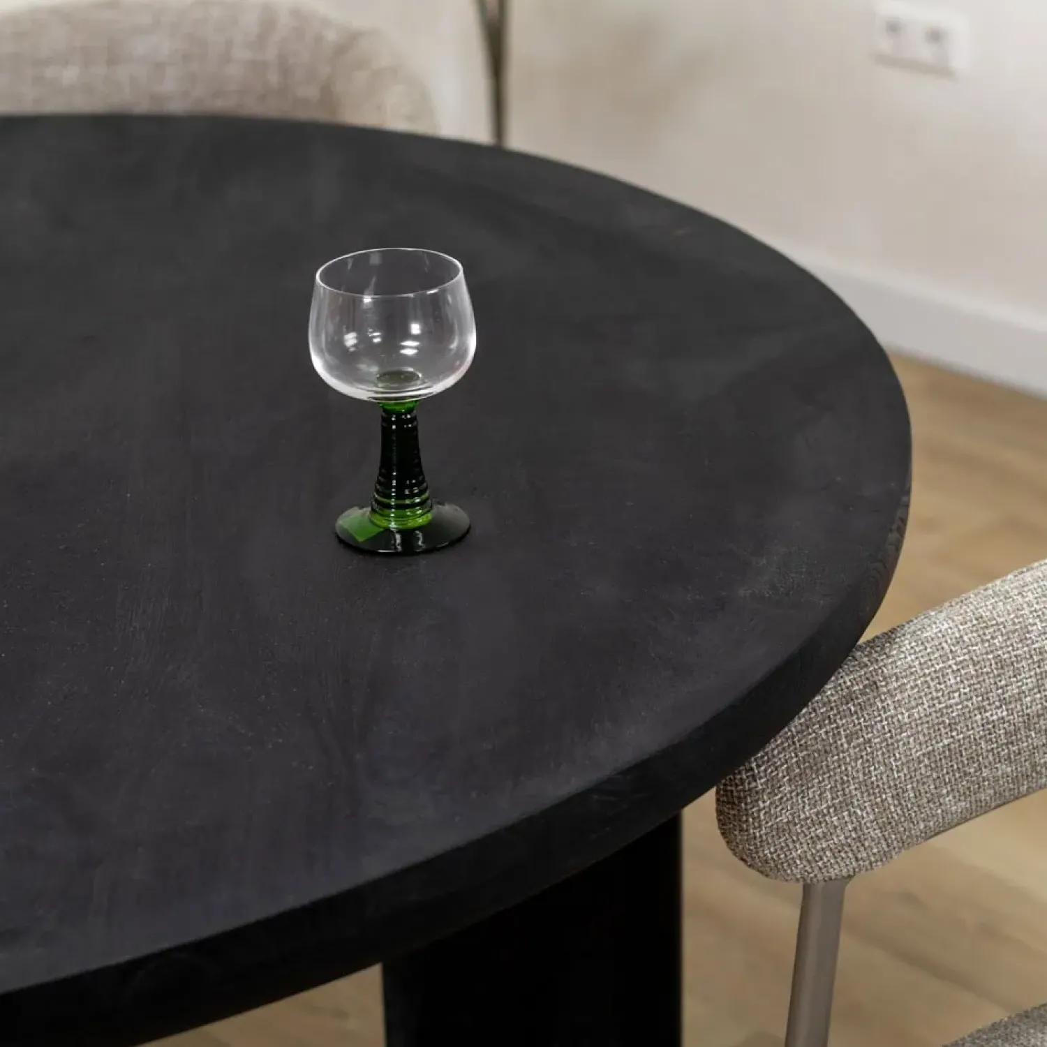 Vane Living Eettafels|Arne Eettafel zwart Rond 130cm