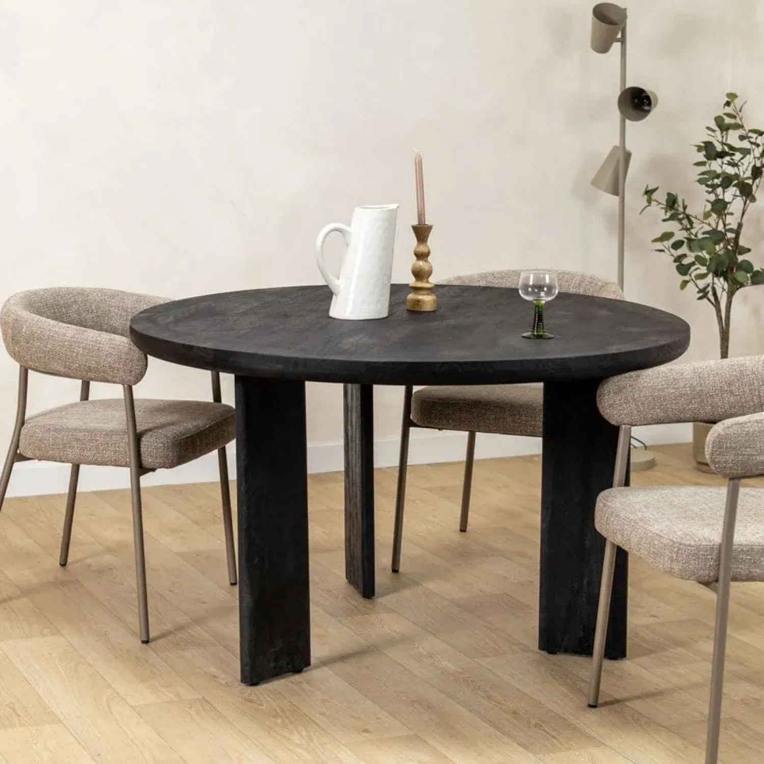 Vane Living Eettafels|Arne Eettafel zwart Rond 130cm