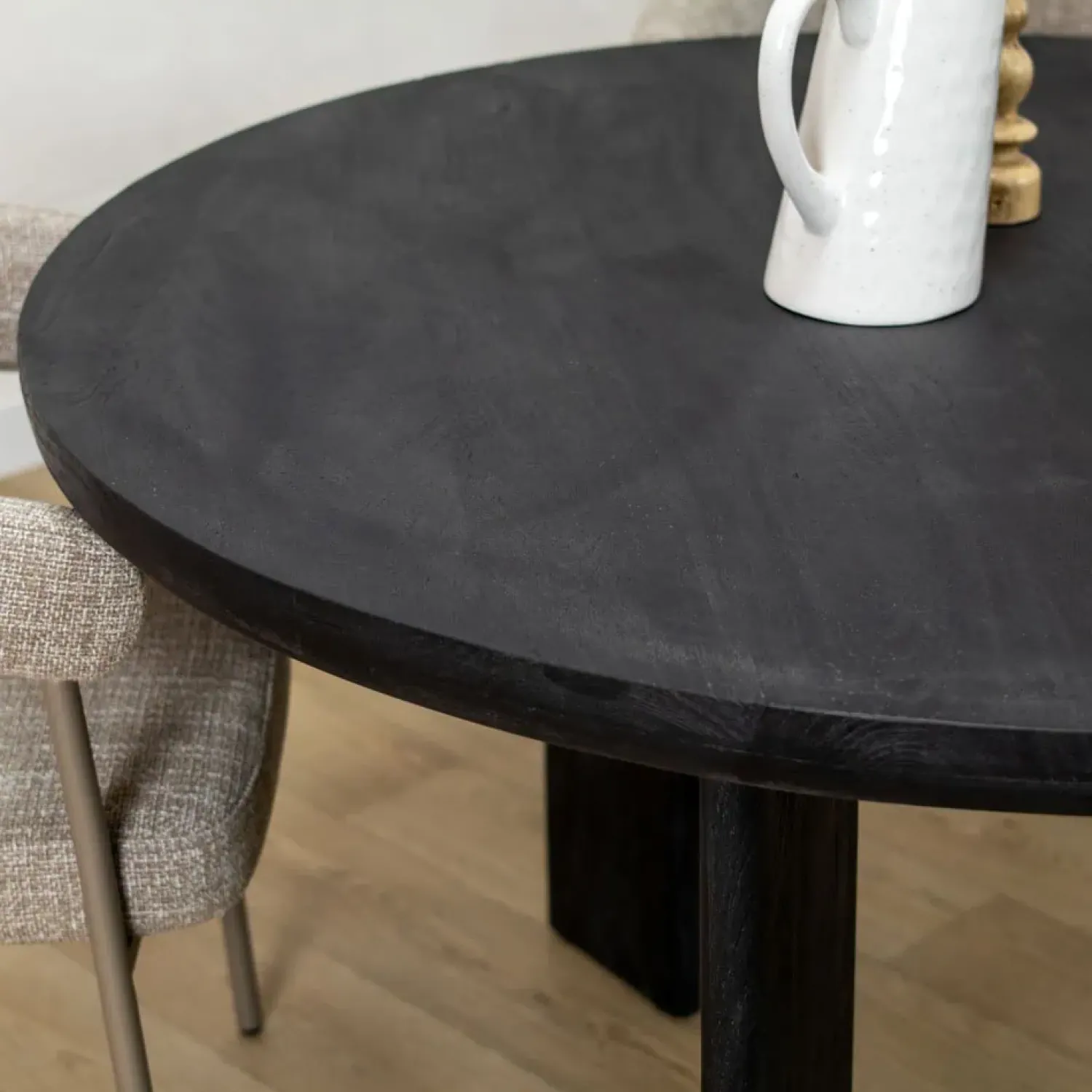 Vane Living Eettafels|Arne Eettafel zwart Rond 130cm