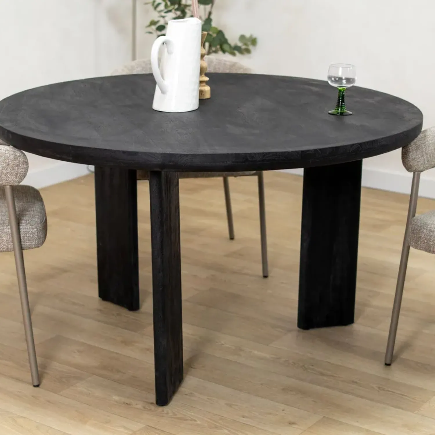 Vane Living Eettafels|Arne Eettafel zwart Rond 130cm