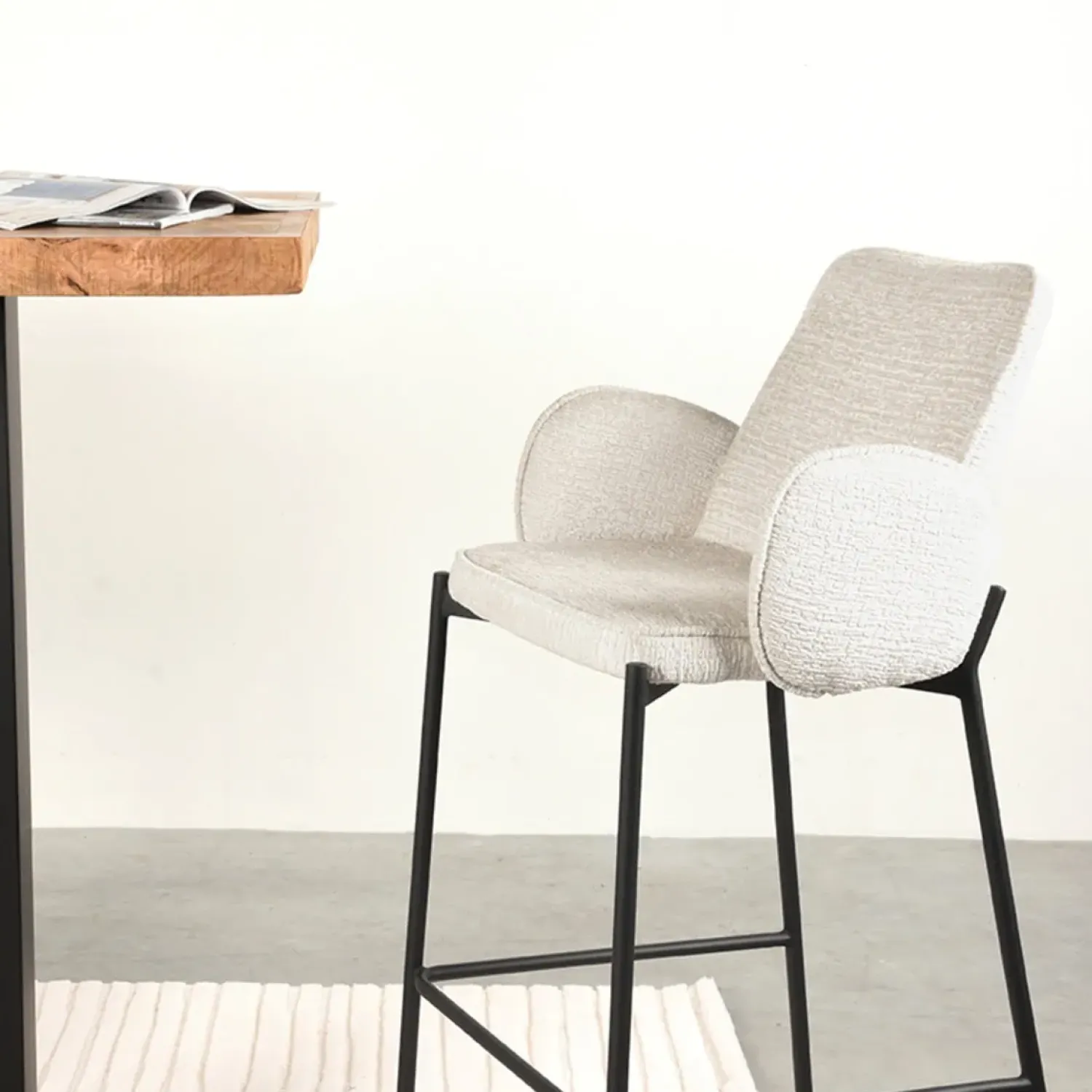Label51 Barkrukken|Barkruk Joni Beige Fluweel Zithoogte 78cm