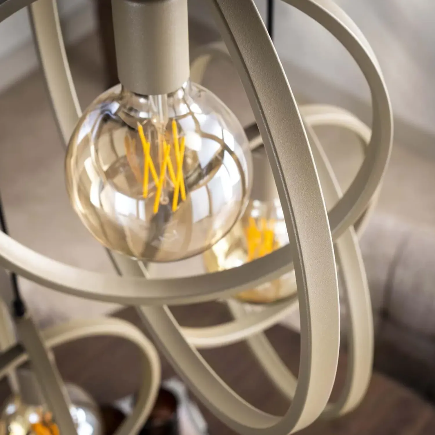 Kalfort Hanglampen|Bellamy 3-lichts getrapte Hanglamp Beige