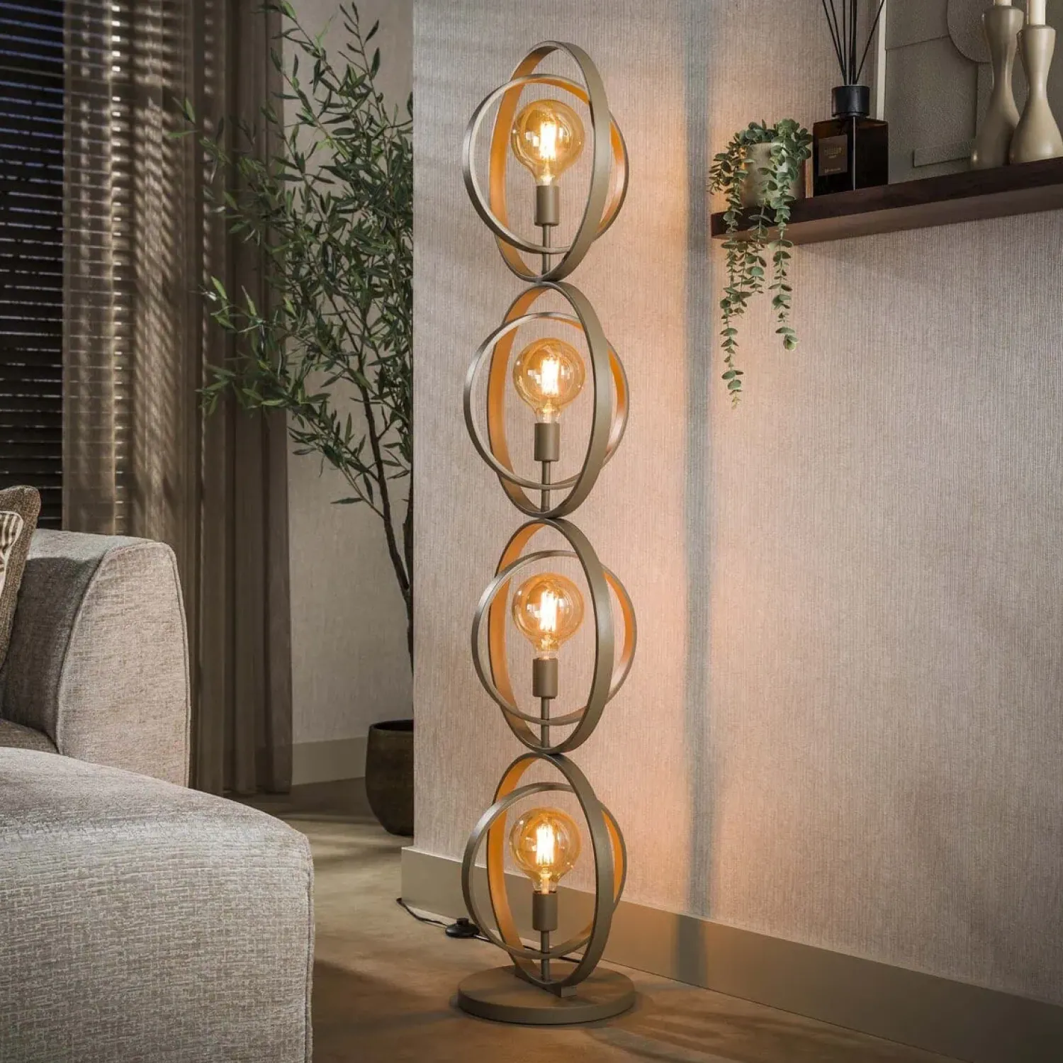 Kalfort Vloerlampen|Bellamy 4-lichts Vloerlamp Beige