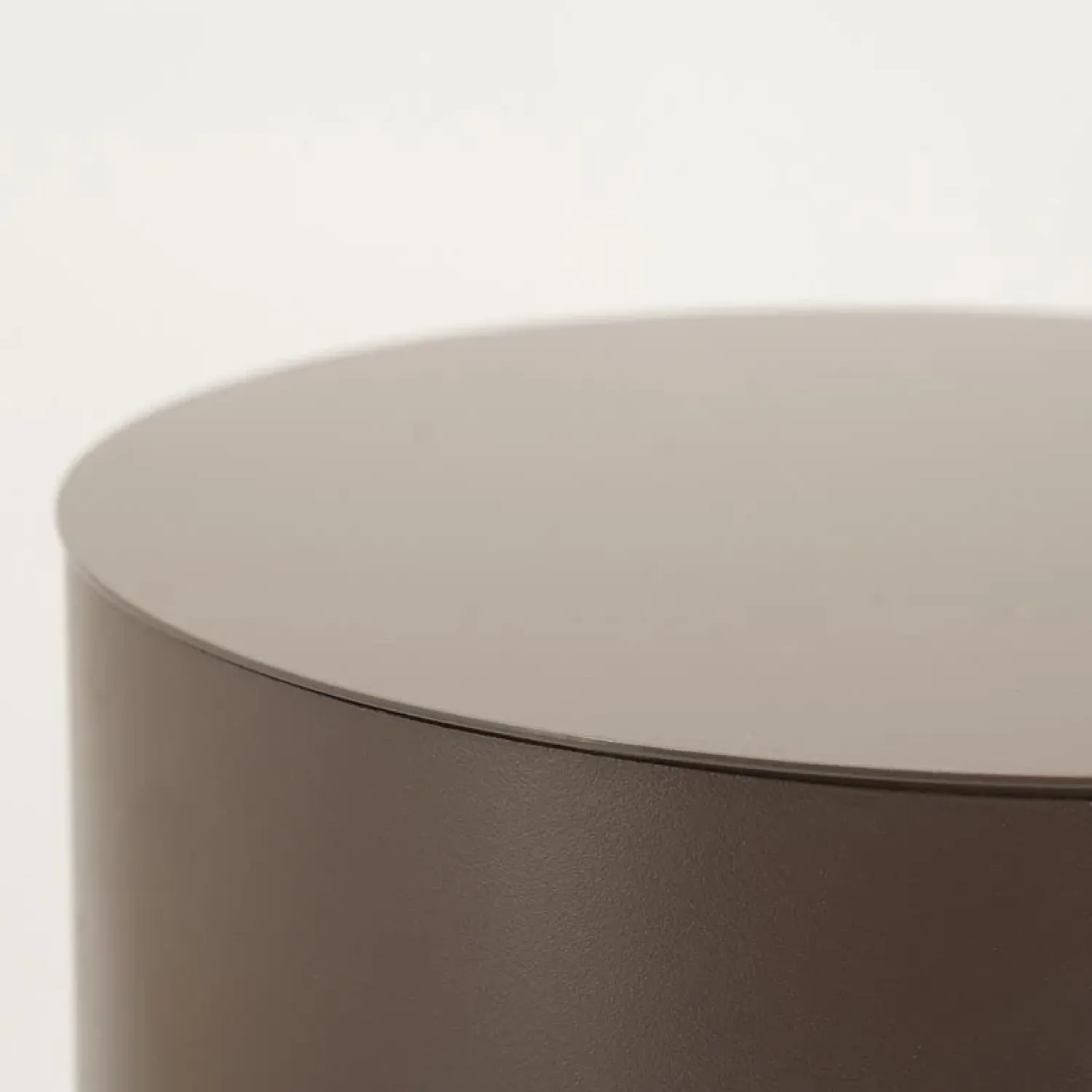 By Boo Bijzettafels|Bijzettafel Mesita Donkertaupe 37cm