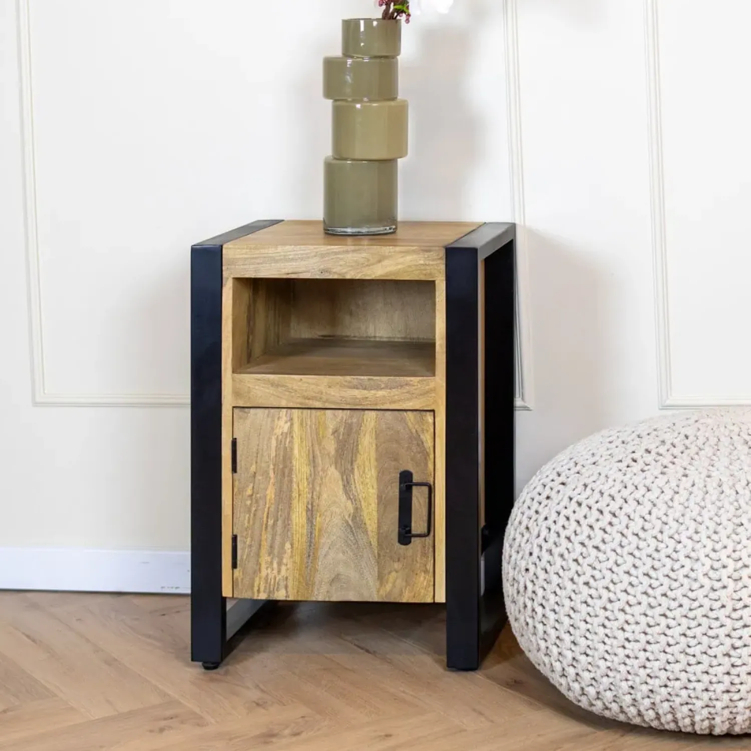 Furndea Nachtkastjes|Industriele Kasten|Britt Nachtkastje naturel deur rechts 45cm