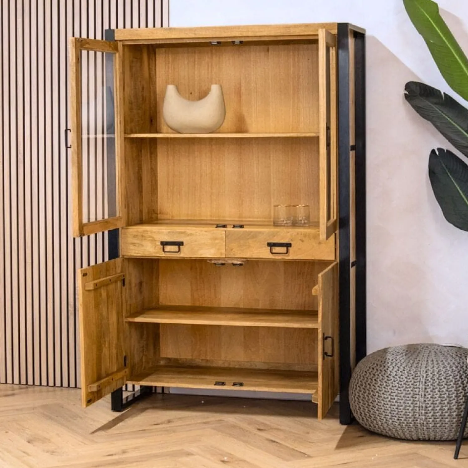 Furndea Vitrinekasten|Industriele Kasten|Britt vitrinekast industrieel mangohout 115cm