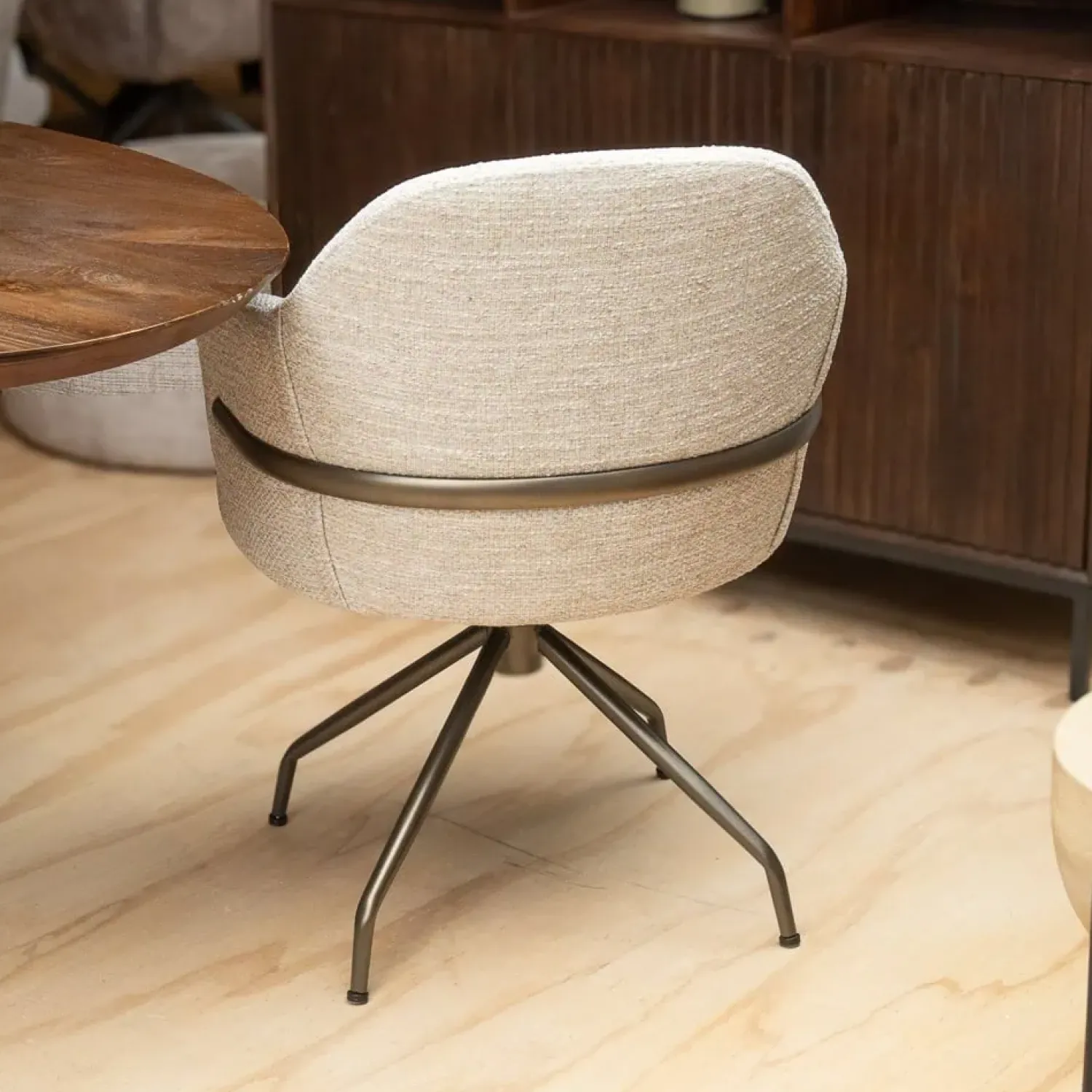 Vellori Design Eetkamerstoelen|Brooklyn Eetkamerstoel - be great cream 11 Atlas 360 anodic bruin