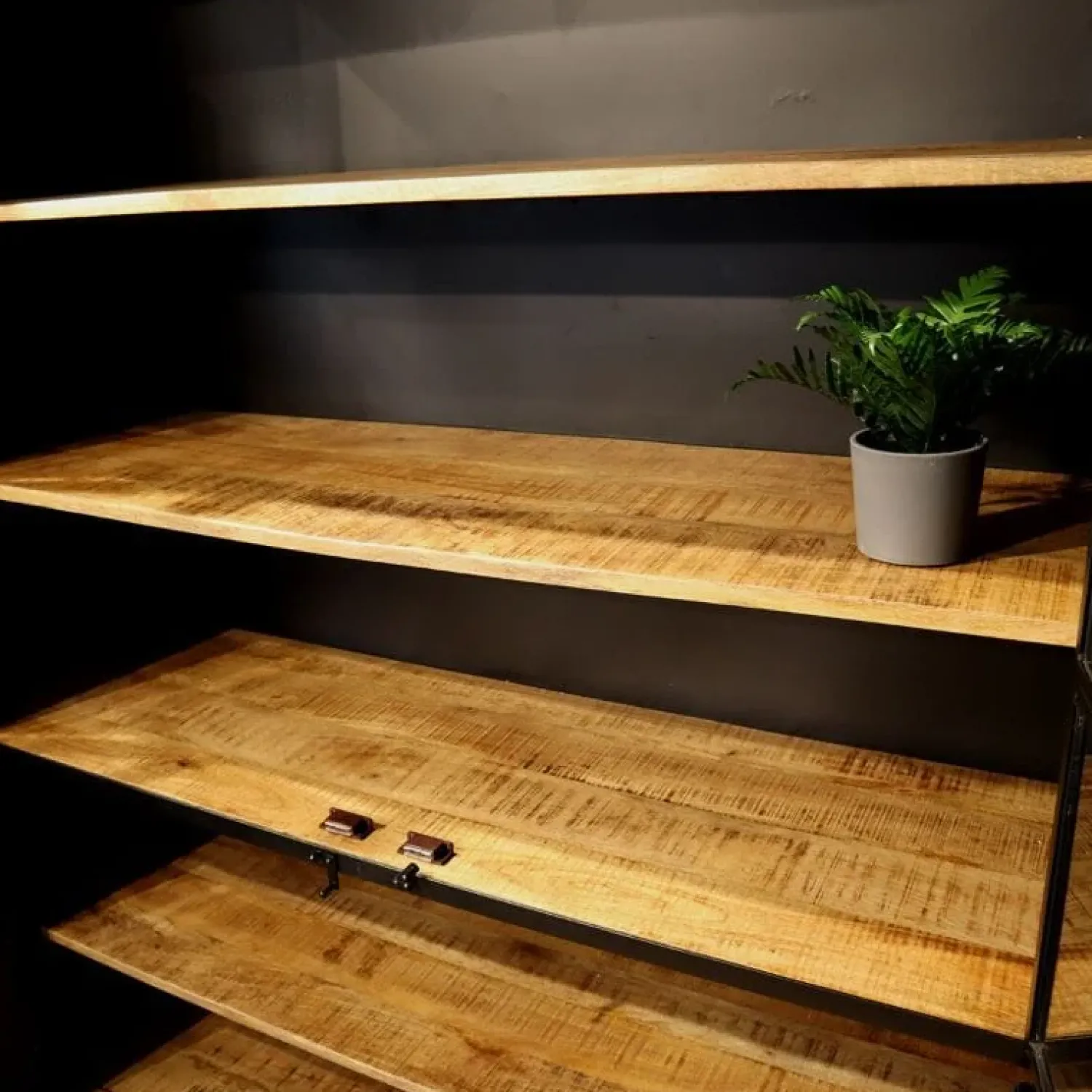 Cavetown Wandkasten|Vitrinekasten|Buffetkast industrieel Trevor zwart/ houten planken 140cm