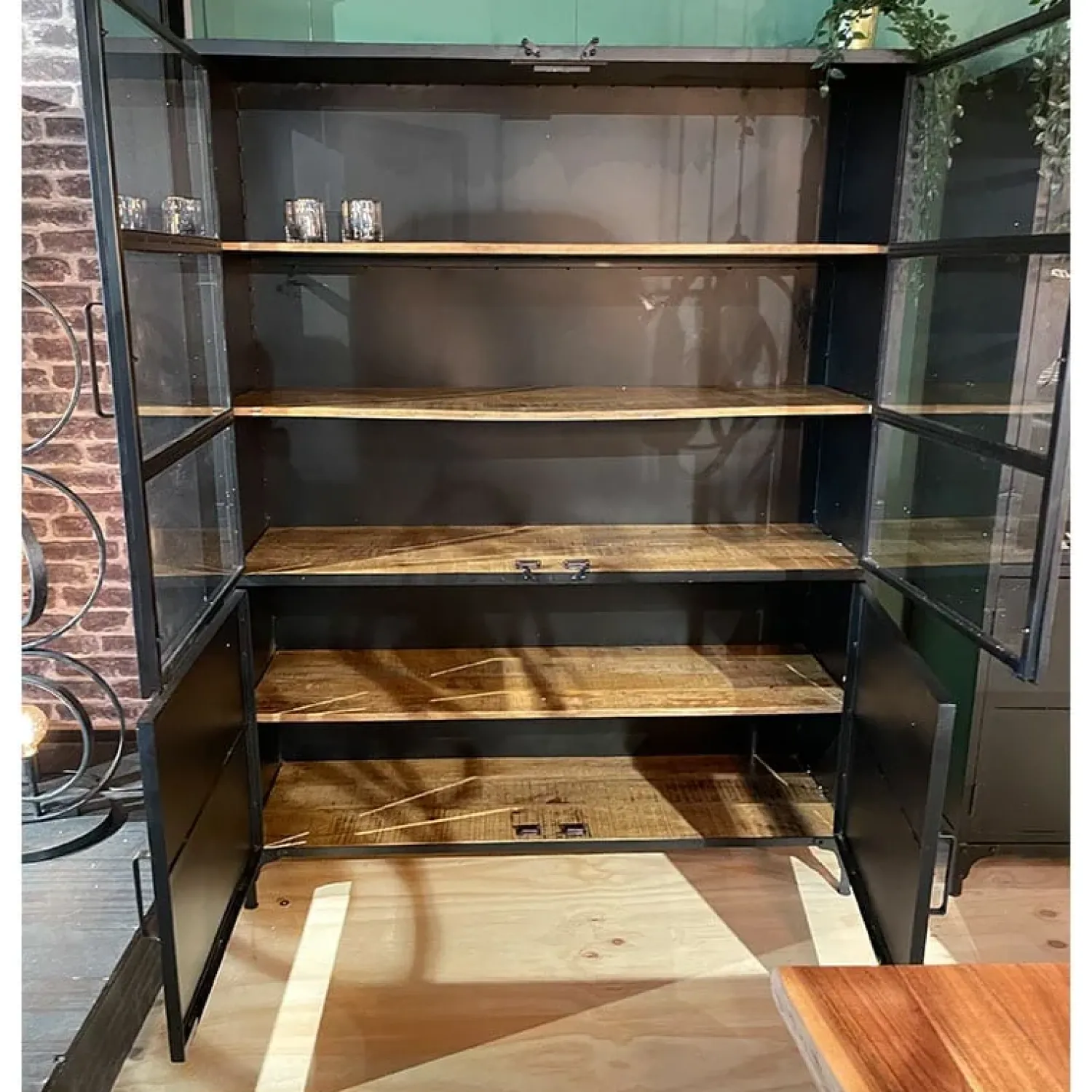 Cavetown Wandkasten|Vitrinekasten|Buffetkast industrieel Trevor zwart/ houten planken 140cm