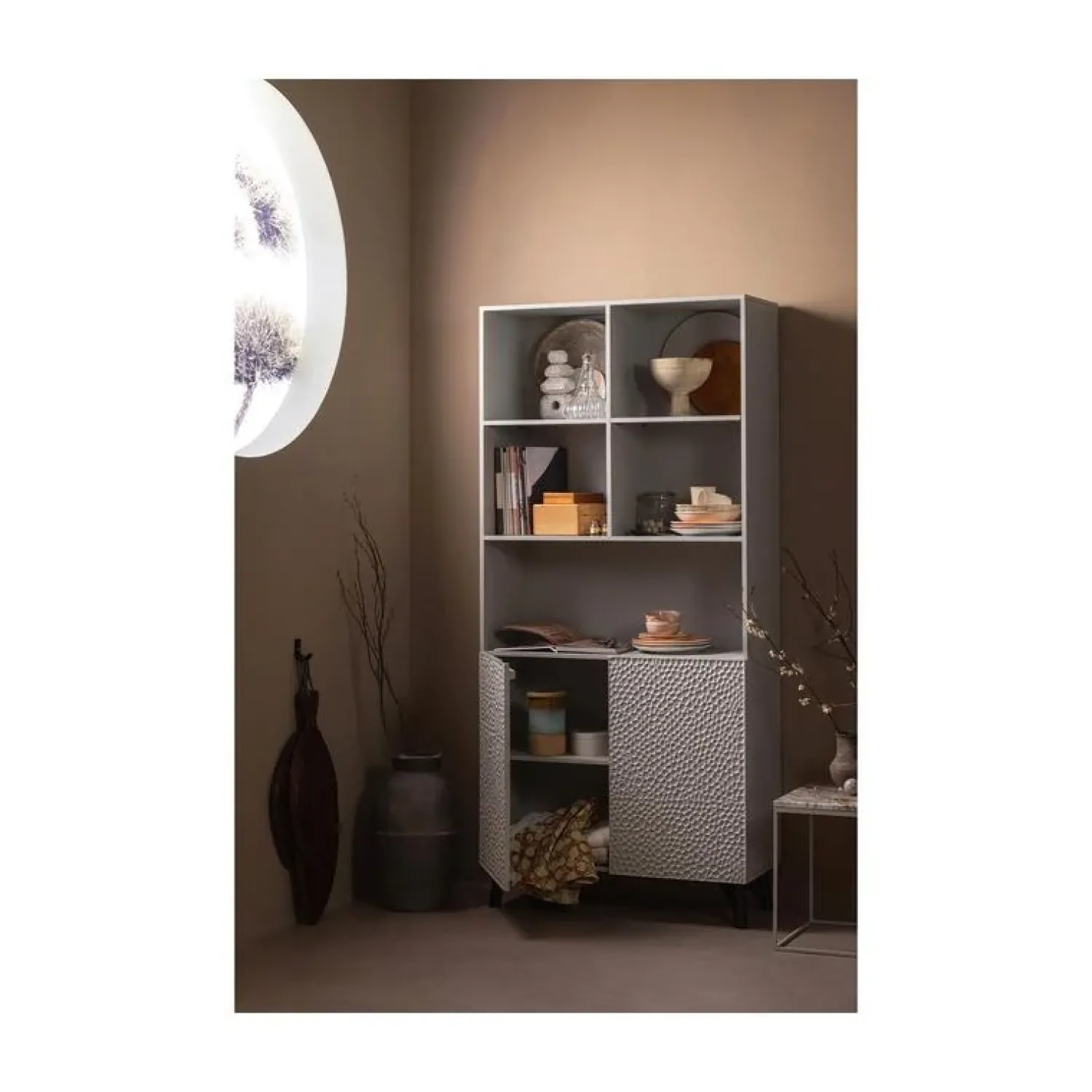 WOOOD Vakkenkasten|Industriele Kasten|Carved Organic 2-deurs opbergkast mangohout grijs 90cm
