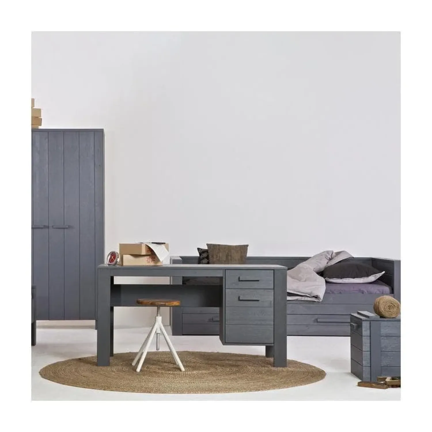 WOOOD Bureautafels|Dennis Bureau grenen grijs steel 141cm
