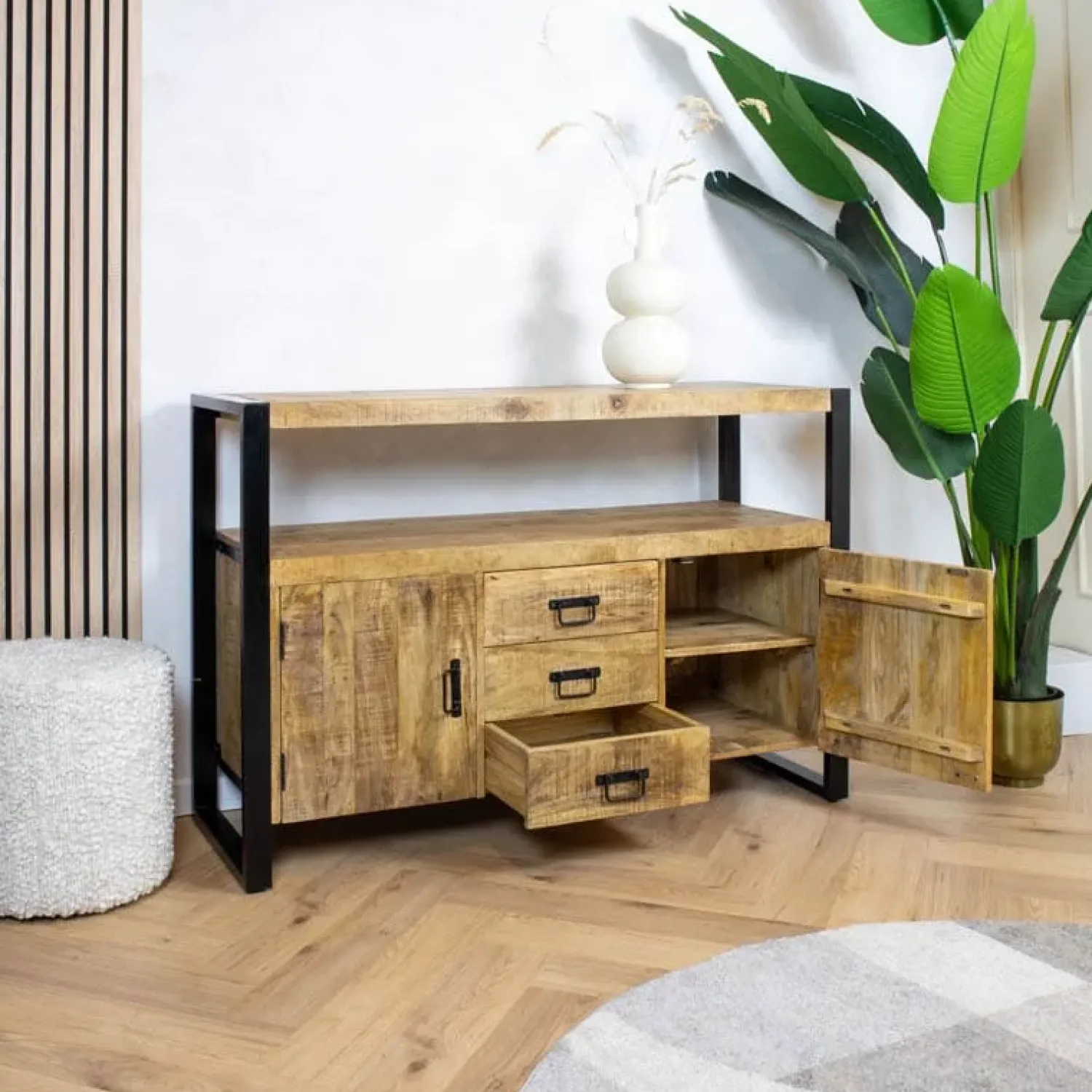 Furndea Dressoirs|Industriele Kasten|Dressoir mangohout Britt industrieel - 135cm