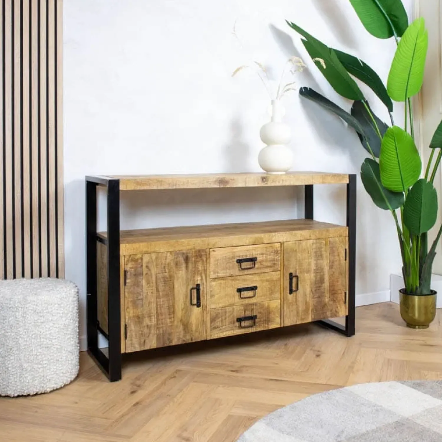 Furndea Dressoirs|Industriele Kasten|Dressoir mangohout Britt industrieel - 135cm