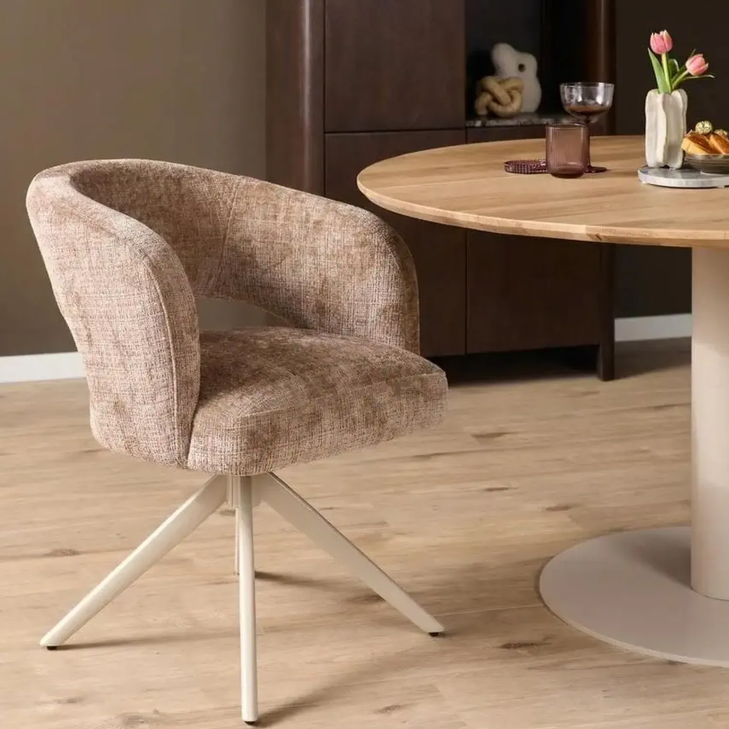 Furndea Eetkamerstoelen|Eetkamerstoel Lana Cinnamon met zand poot