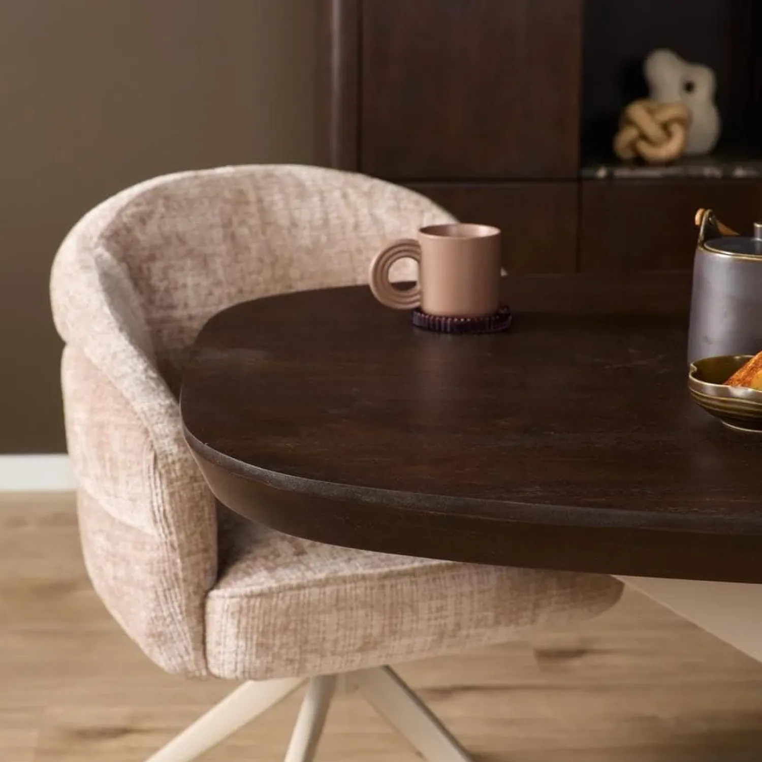 Furndea Eettafels|Eettafel Martin Deens ovaal Walnoot Zand poot 280cm