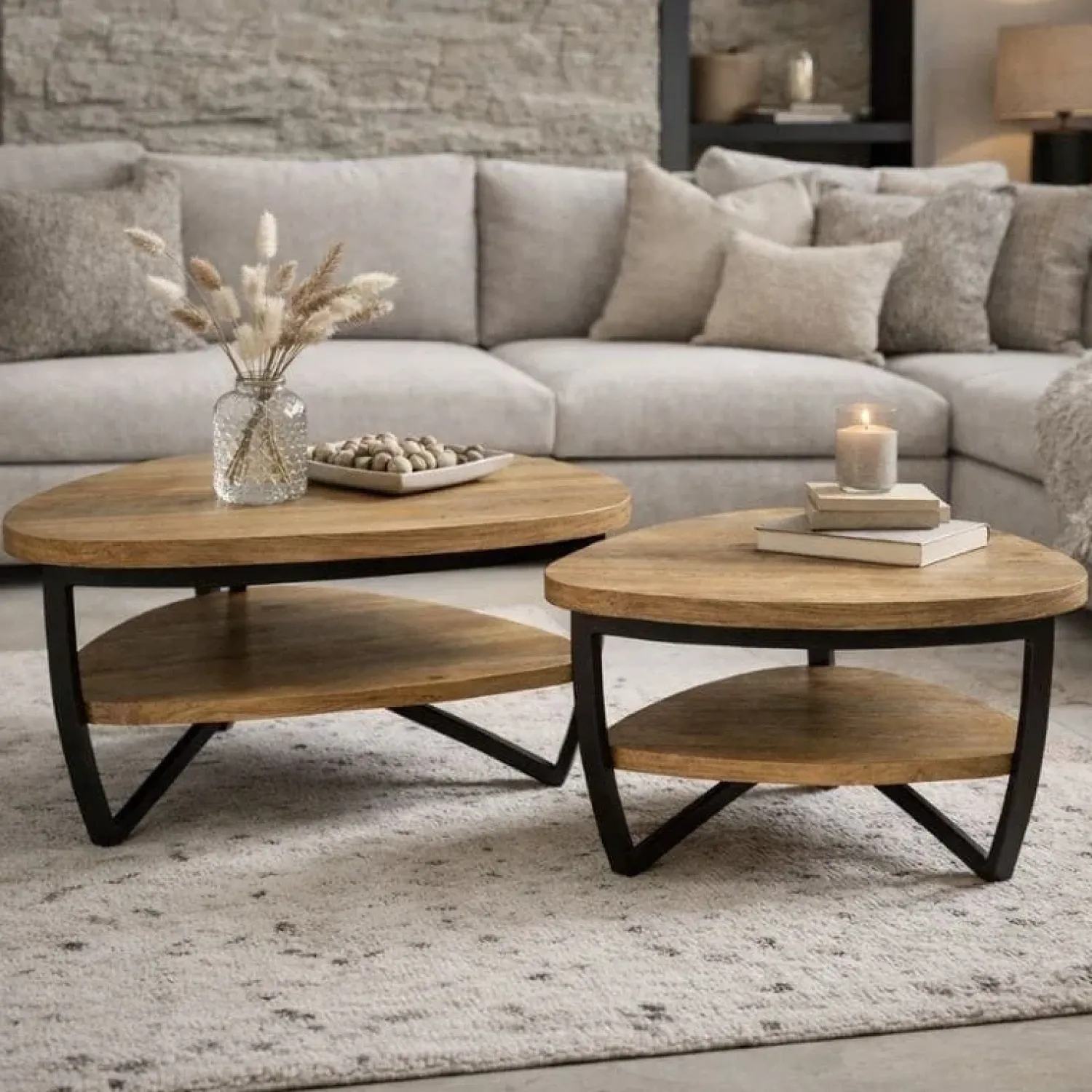 Vane Living Salontafels|Emmy Salontafel L driehoek Naturel mangohout 90cm