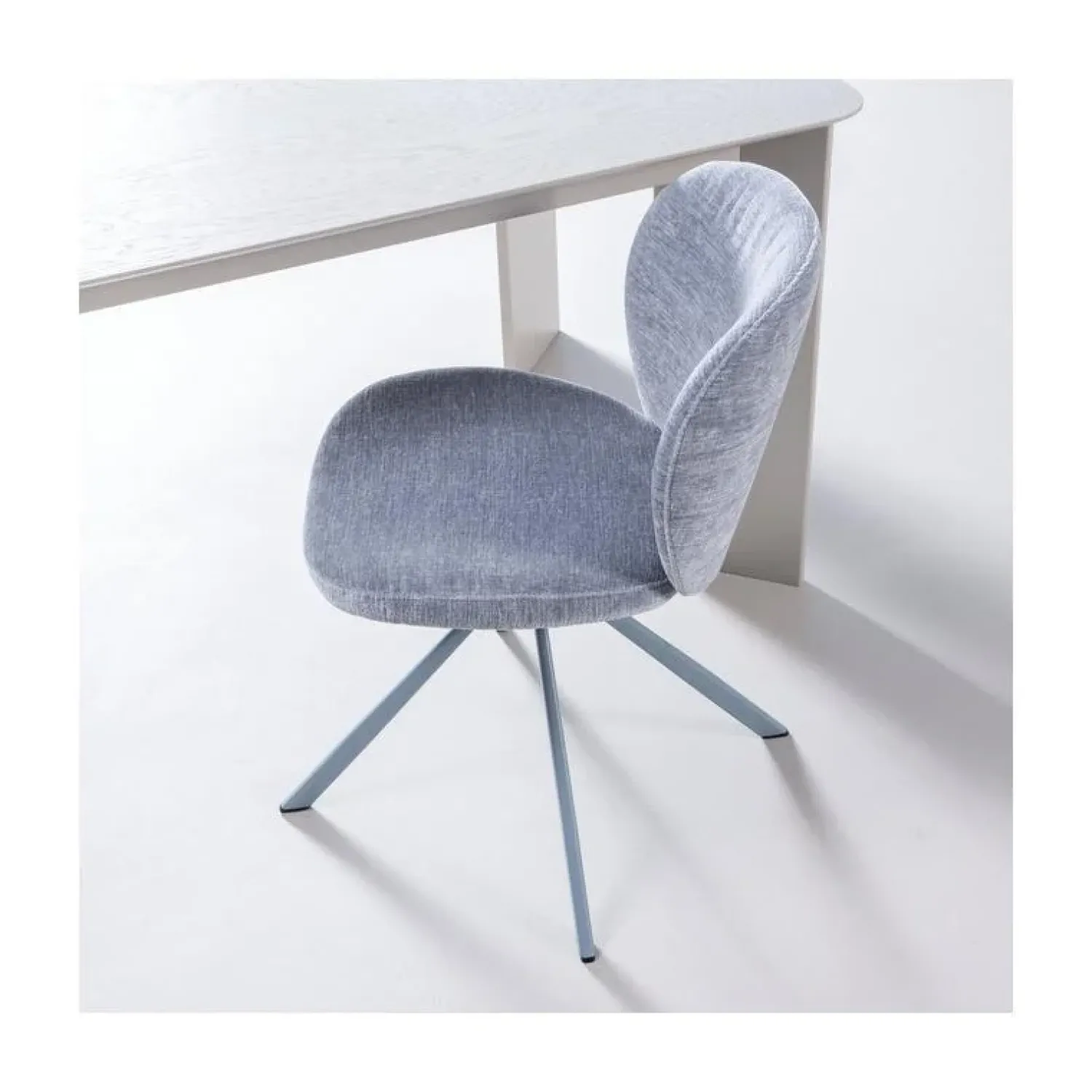 WOOOD Eetkamerstoelen|Femke Eetkamerstoel chenille blauw