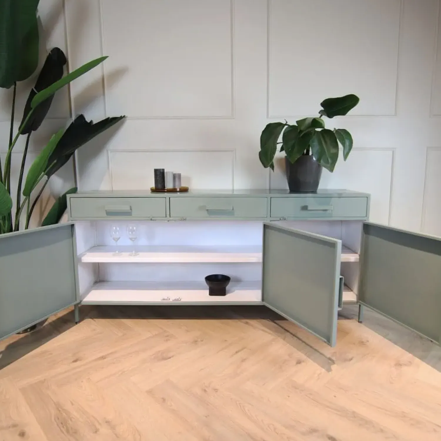 Cavetown Dressoirs|Industriele Kasten|Figue dressoir 180cm olijfgroen
