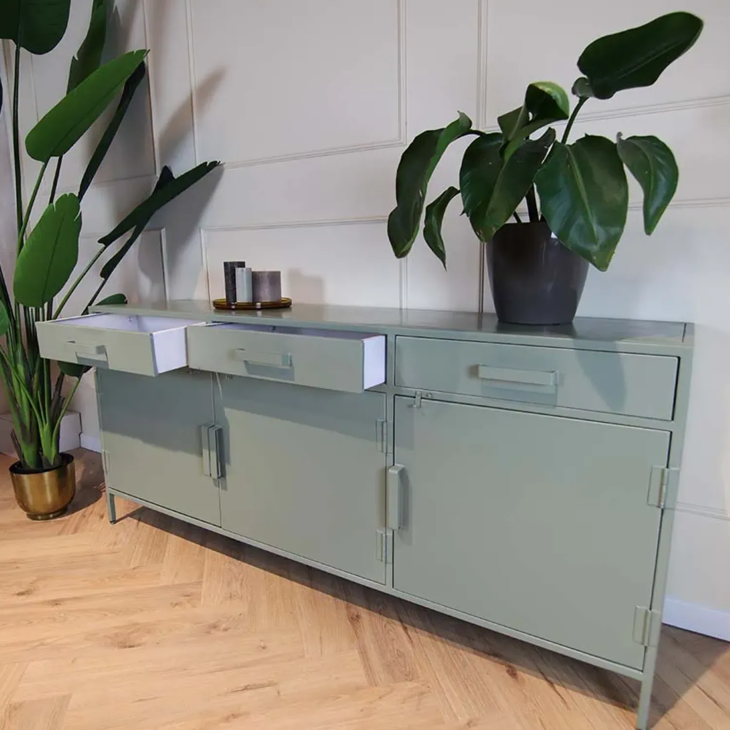 Cavetown Dressoirs|Industriele Kasten|Figue dressoir 180cm olijfgroen