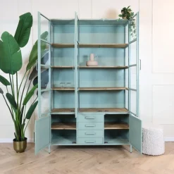 Cavetown Vitrinekasten|Industriele Kasten|Figue vitrinekast hoog olijfgroen houten planken 136cm