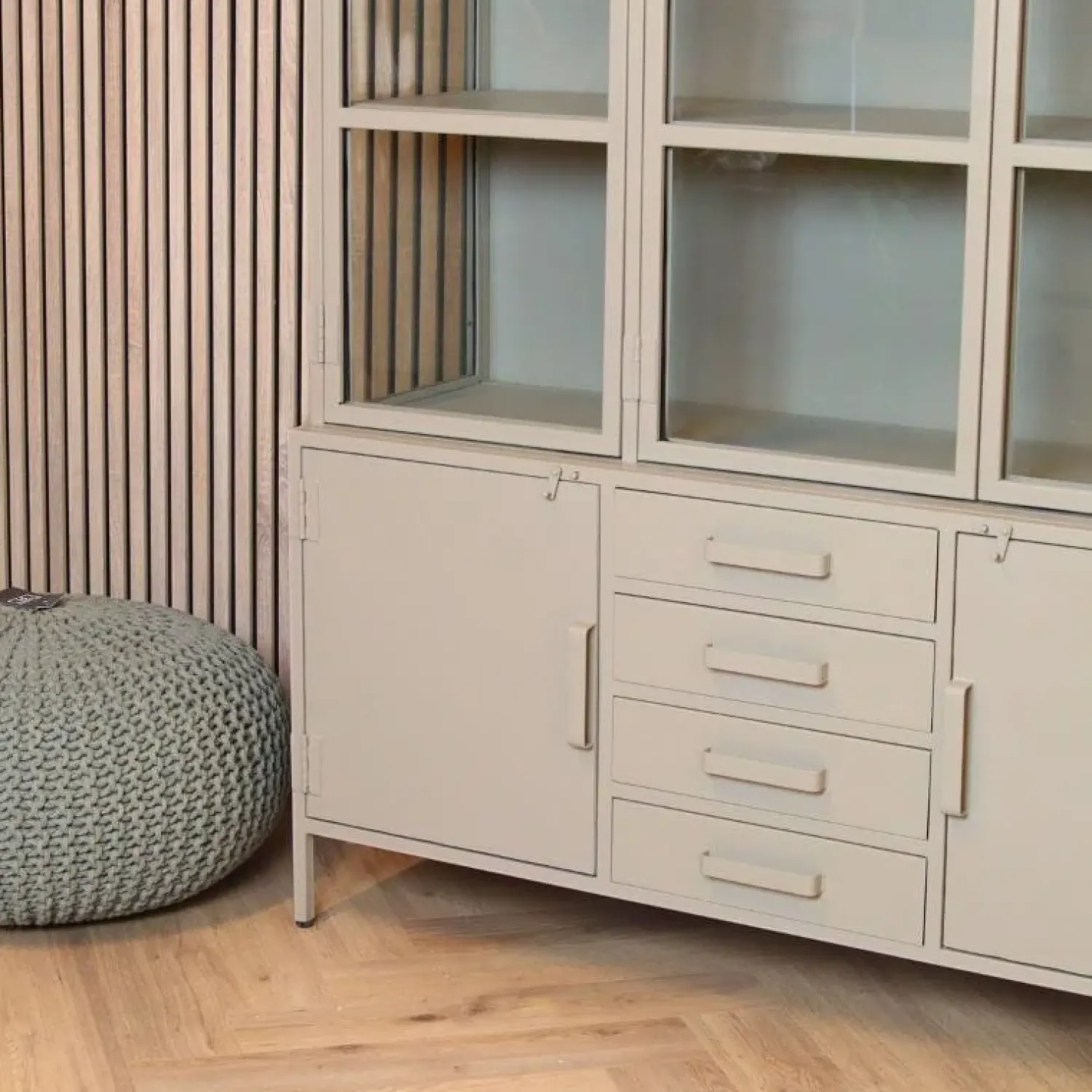 Cavetown Vitrinekasten|Industriele Kasten|Figue vitrinekast hoog taupe 136cm