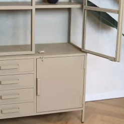 Cavetown Vitrinekasten|Industriele Kasten|Figue vitrinekast hoog taupe 136cm