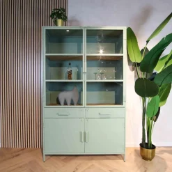 Cavetown Vitrinekasten|Industriele Kasten|Figue vitrinekast industrieel olijfgroen / houten planken 120cm