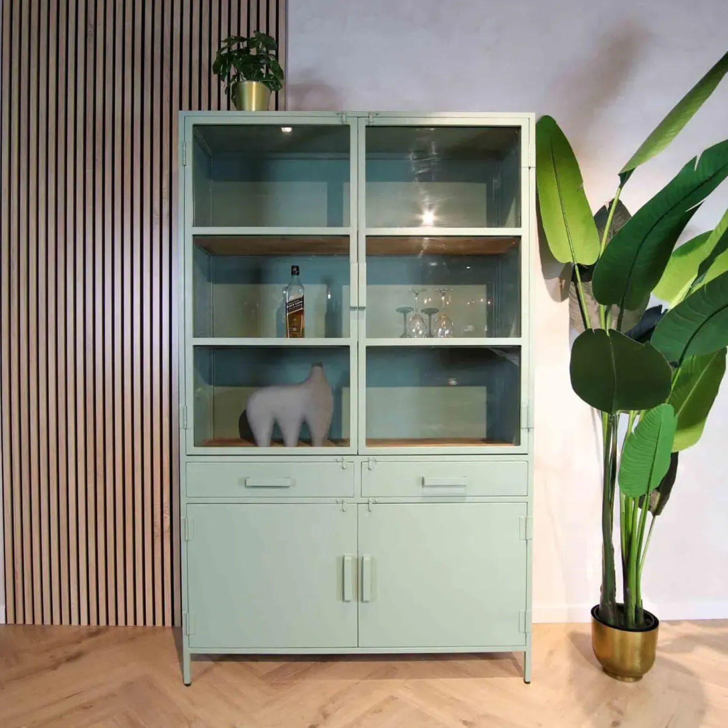 Cavetown Vitrinekasten|Industriele Kasten|Figue vitrinekast industrieel olijfgroen / houten planken 120cm