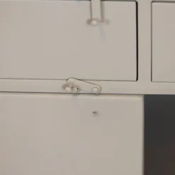 Cavetown Vitrinekasten|Industriele Kasten|Figue vitrinekast industrieel taupe binnenkant zijkant glas 120cm