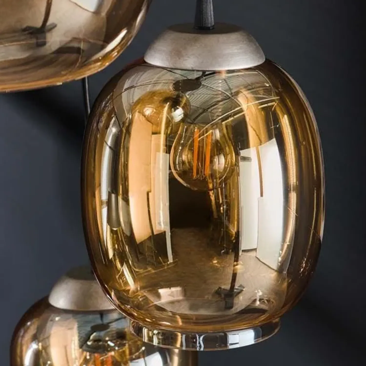 Kalfort Hanglampen|Glazen Hanglamp|Glowy 5-lichts hanglamp amber getrapt