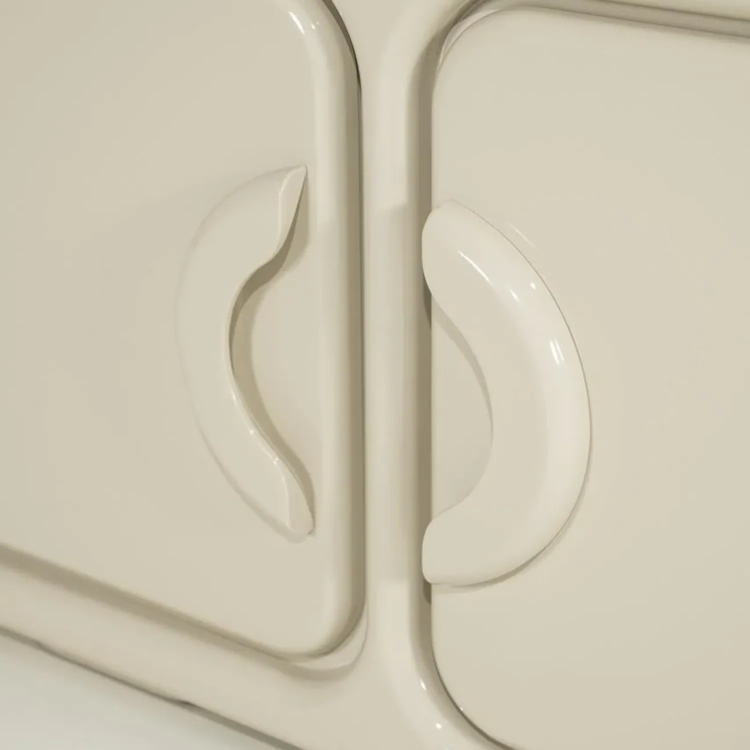 By Boo Dressoirs|Industriele Kasten|Gubby Tv meubel Beige 176cm