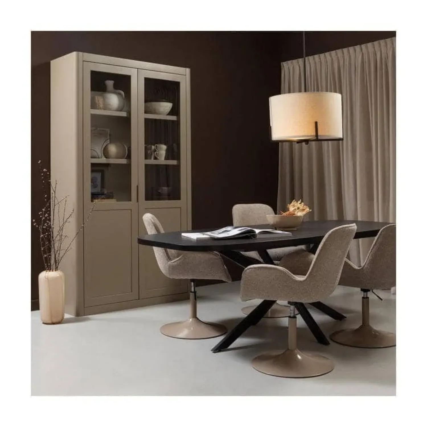 WOOOD Vitrinekasten|Industriele Kasten|Gunnar Buffetkast grenen mud 120 cm