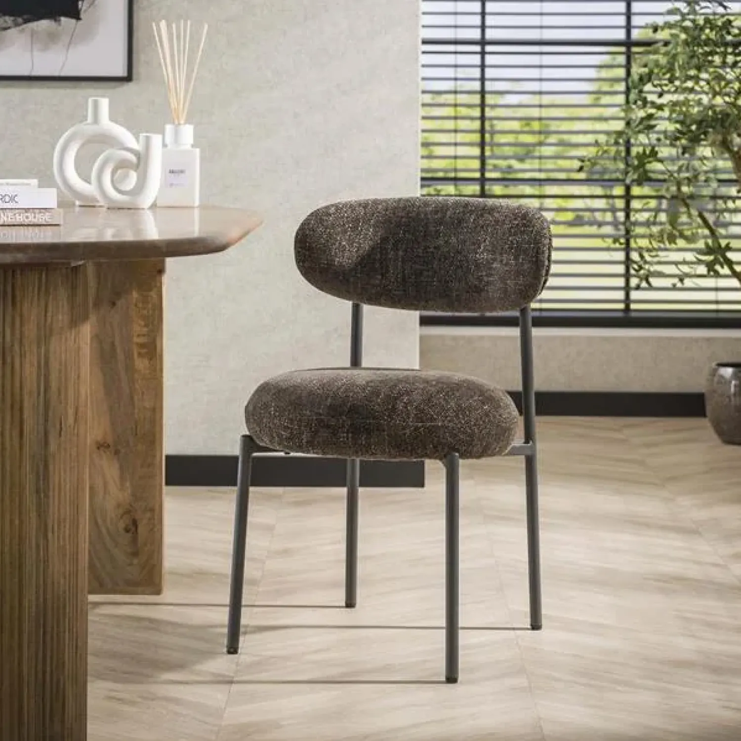 Kalfort Eetkamerstoelen|Jaimy Eetkamerstoel Stof Bruin