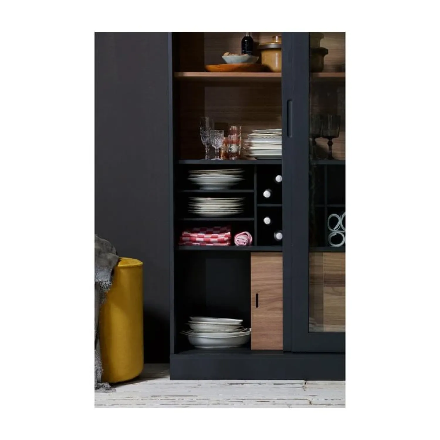 WOOOD Vitrinekasten|Industriele Kasten|James Vitrinekast zwart/walnoot 125cm