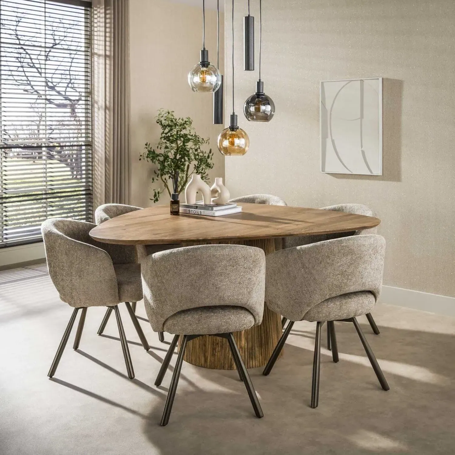 Kalfort Eettafels|Jean Eettafel Driehoekig Mangohout 150cm