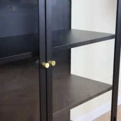LykkeHome Boekenkasten|Vakkenkasten|Kaya vitrinekast zwart metaal 110cm