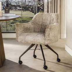 Kalfort Eetkamerstoelen|Kelly Eetkamerstoel met wieltjes Alura zand met bruin bronzen poot