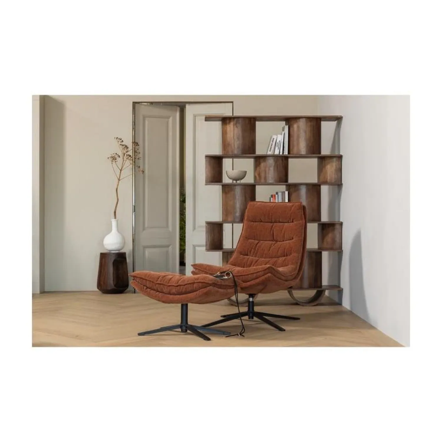 WOOOD Fauteuils|Kube Draaifauteuil met hocker bruin