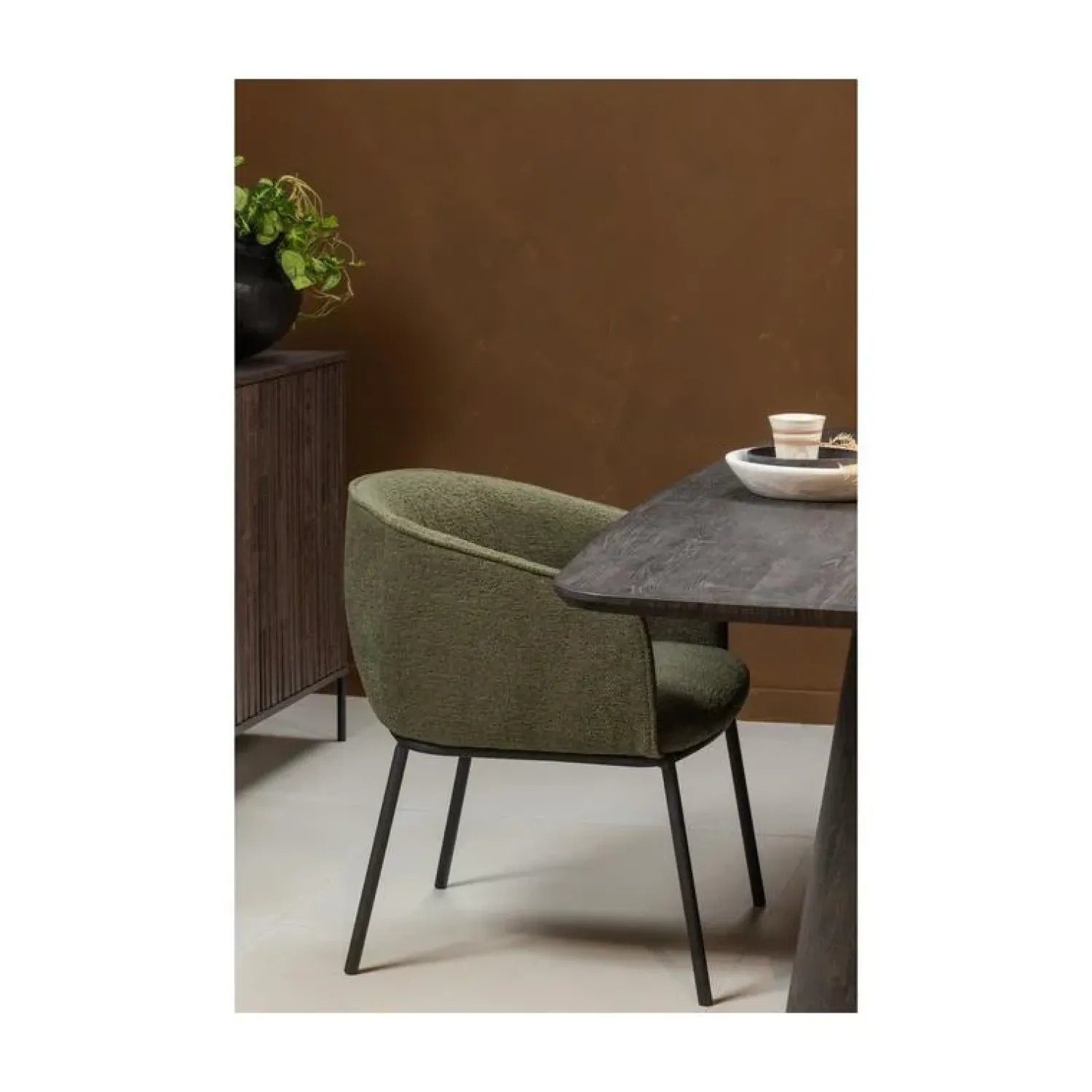 WOOOD Eetkamerstoelen|Leon Eetkamerstoel bouclé groen