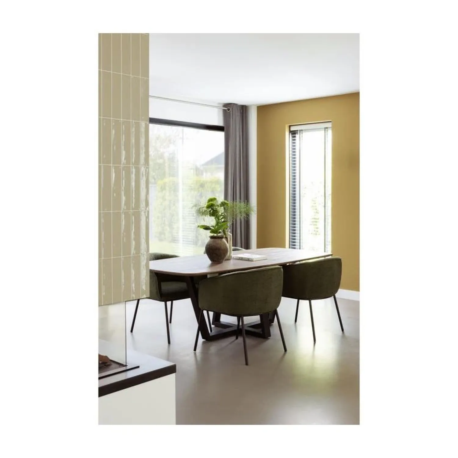 WOOOD Eetkamerstoelen|Leon Eetkamerstoel bouclé groen