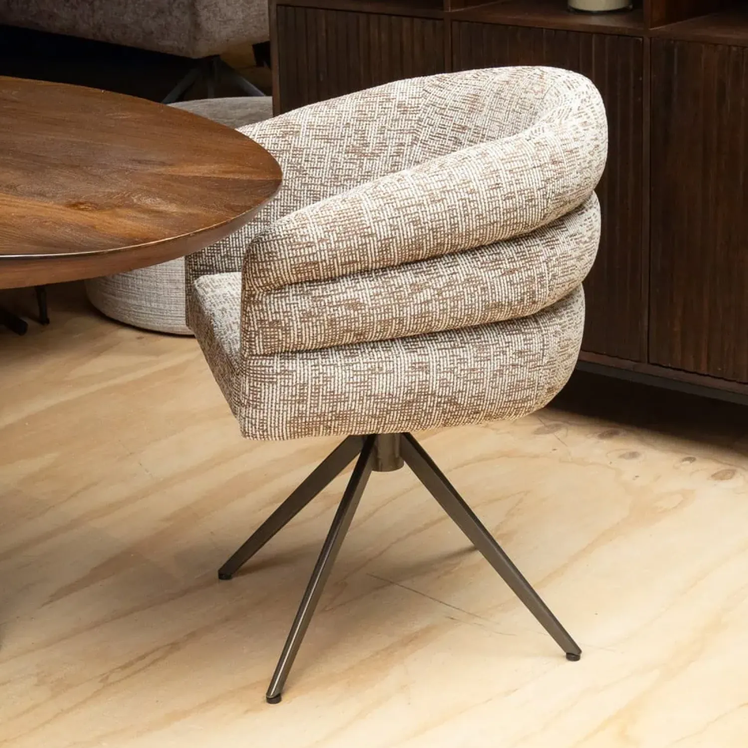 Vellori Design Eetkamerstoelen|Marconi Eetkamerstoel - be fine nature 01 Moon 360 anodic bruin