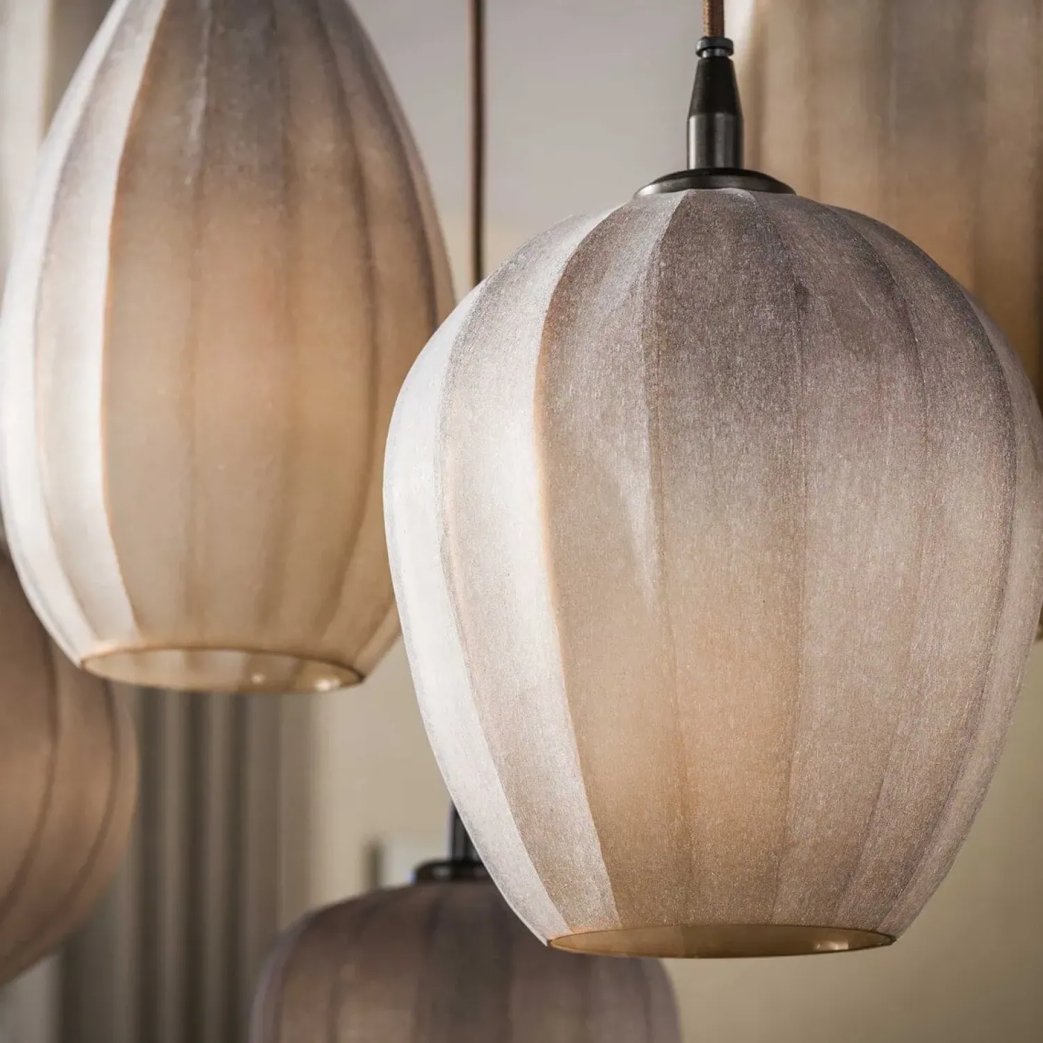 Kalfort Hanglampen|Glazen Hanglamp|Nevada 7-lichts Hanglamp bruin-frosted glas