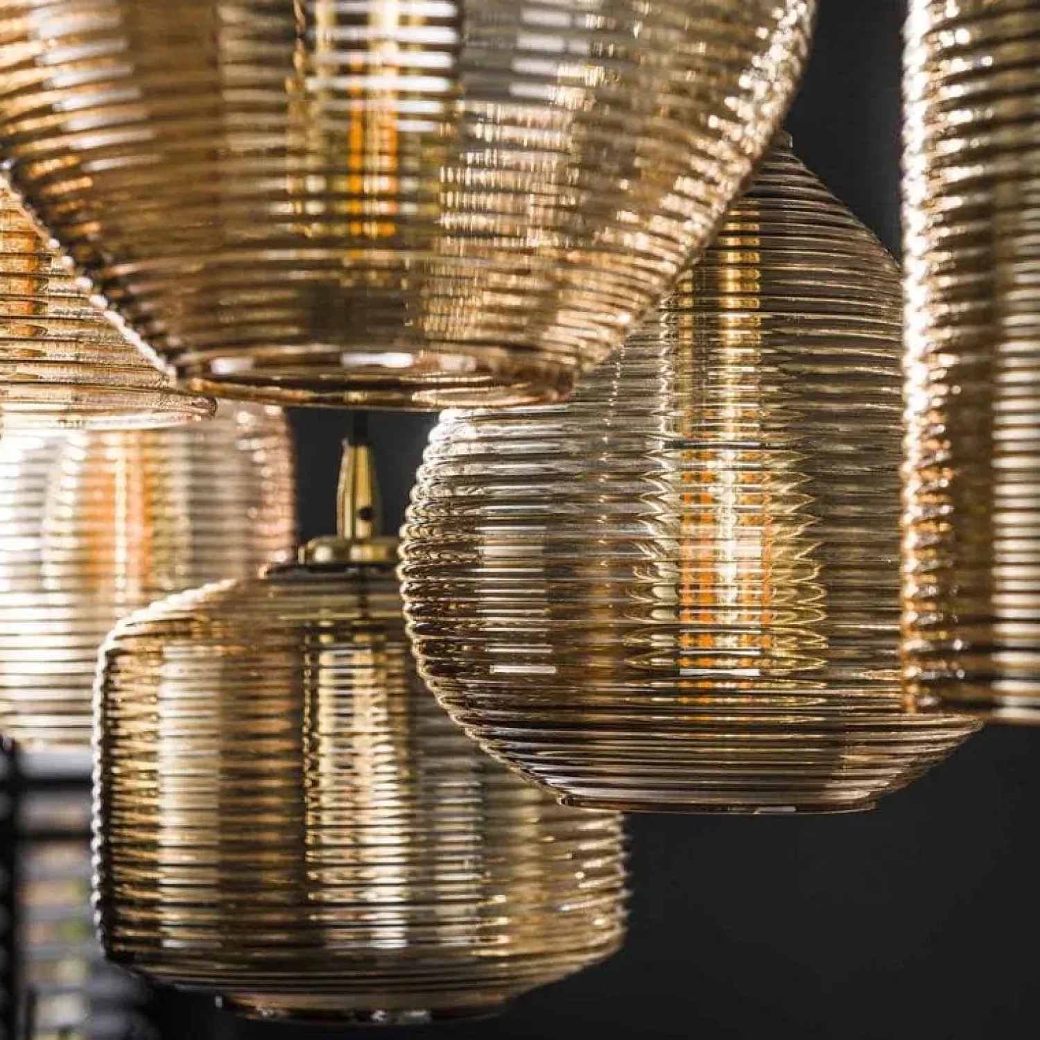 Kalfort Hanglampen|Glazen Hanglamp|Nona 7-lichts Hanglamp Amber glas