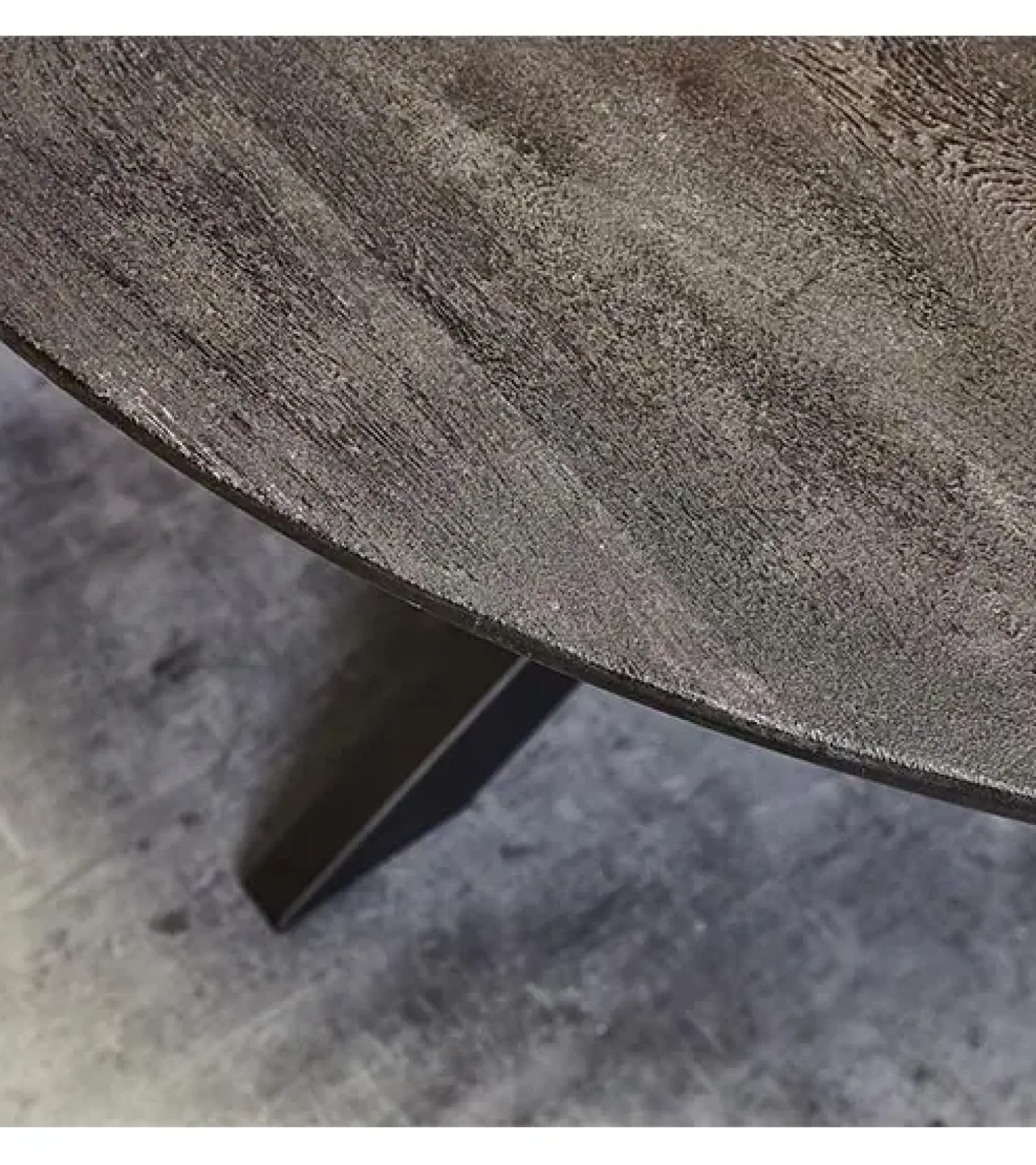 Furndea Eettafels|Orianna eettafel industrieel rond mangohout zwart