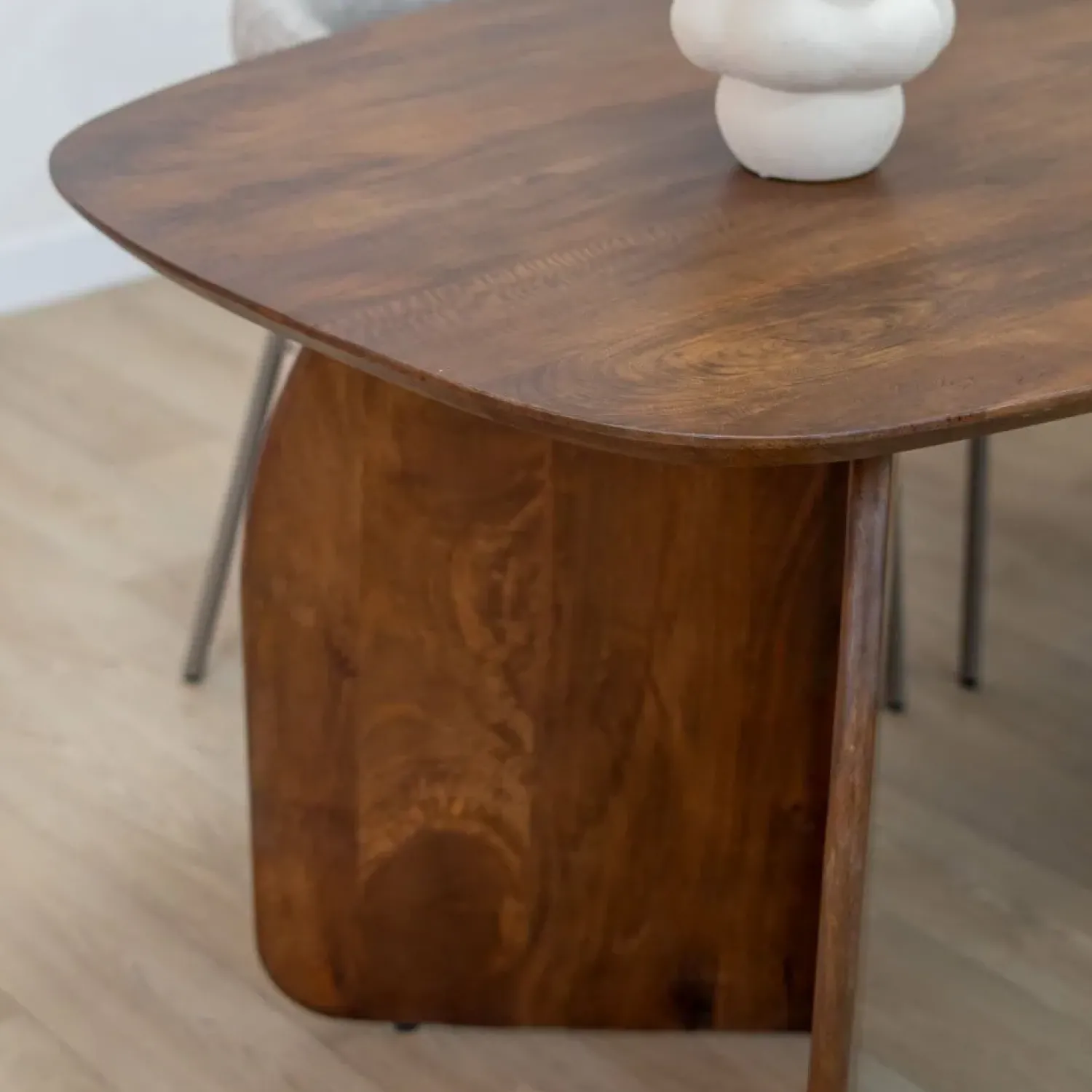 Vane Living Eettafels|Orla Eettafel Walnoot Deens Ovaal 200cm
