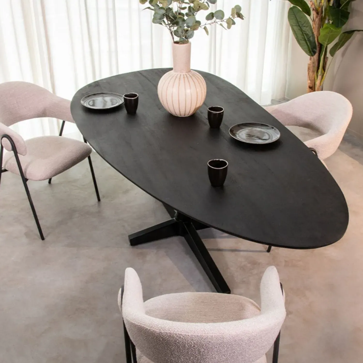 Label51 Eettafels|Rosie Eetkamertafel organisch Zwart 220 cm