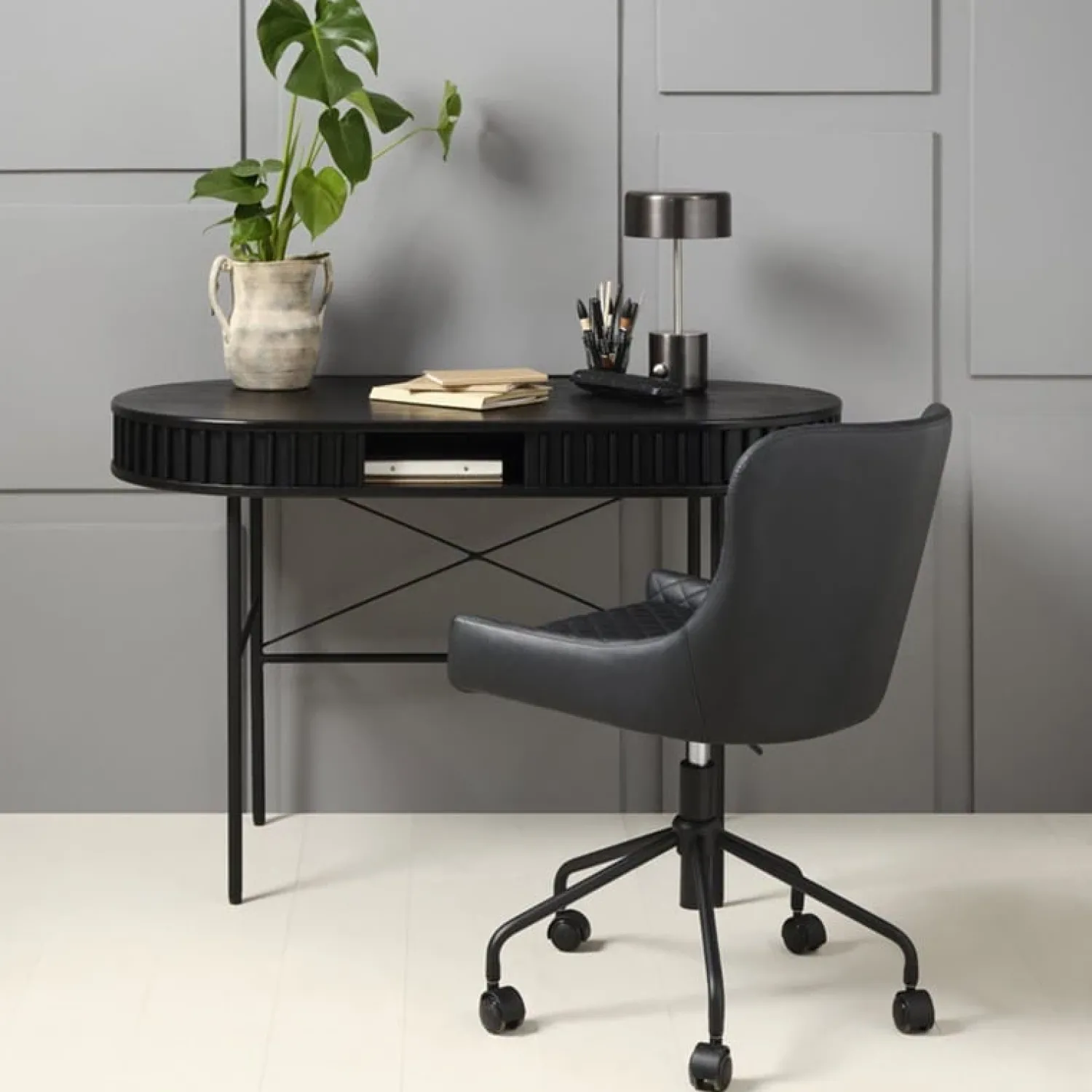 LykkeHome Bureautafels|Sarita bureautafel zwart eikenhoutfineer 120cm