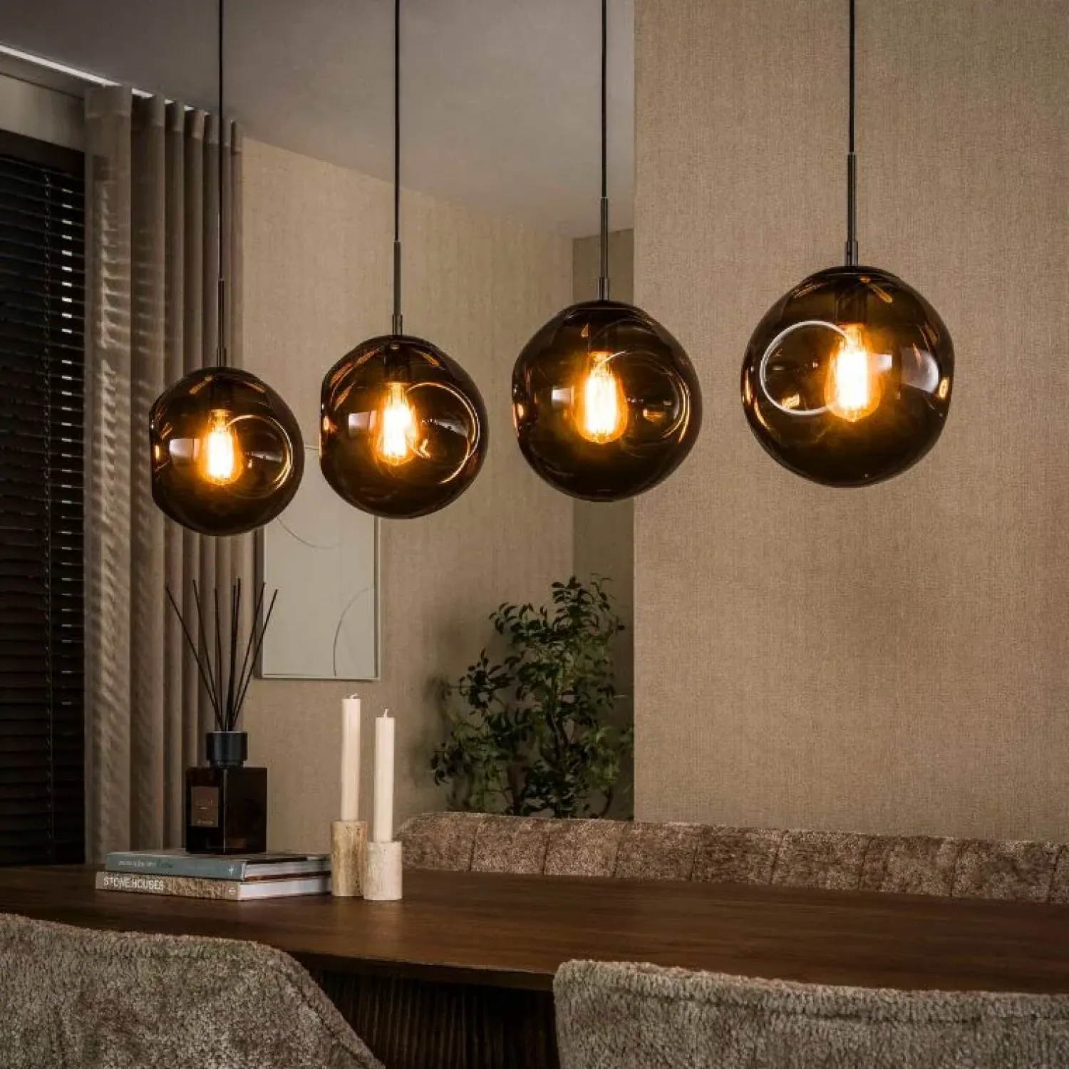 Kalfort Hanglampen|Glazen Hanglamp|Solaro 4-lichts Hanglamp Bruin glas