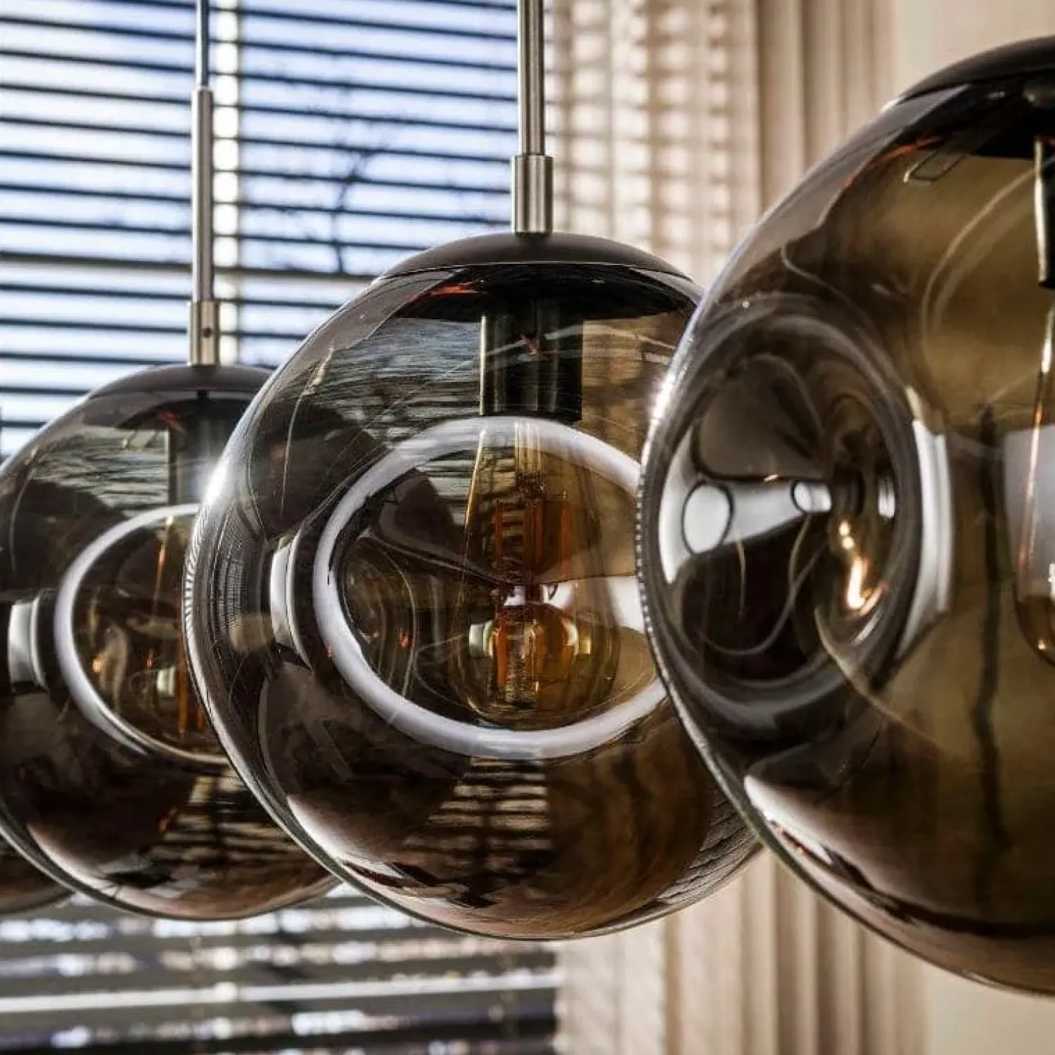Kalfort Hanglampen|Glazen Hanglamp|Solaro 4-lichts Hanglamp Bruin glas