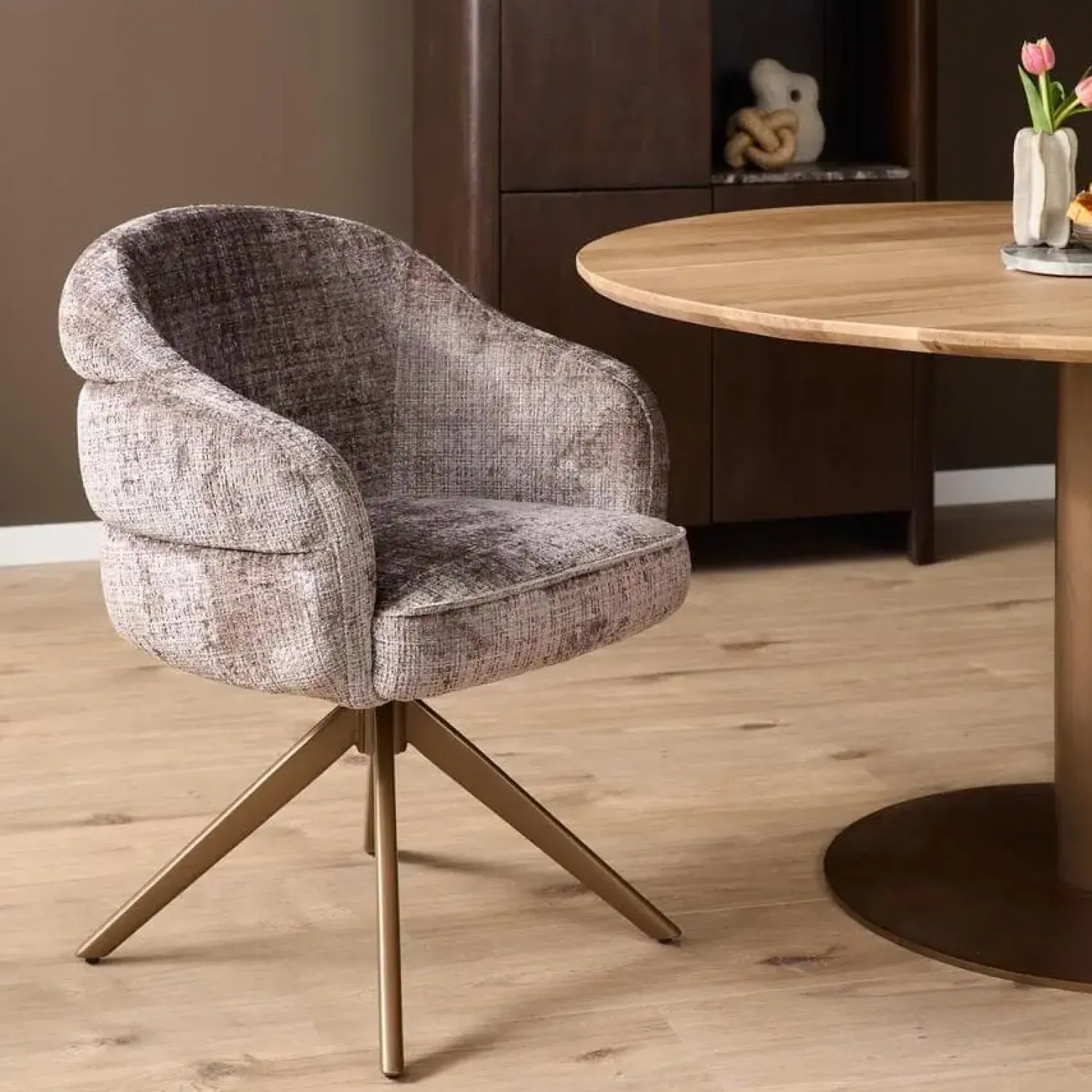 Furndea Eetkamerstoelen|Tessa Eetkamerstoel Clay met Bronzen poot